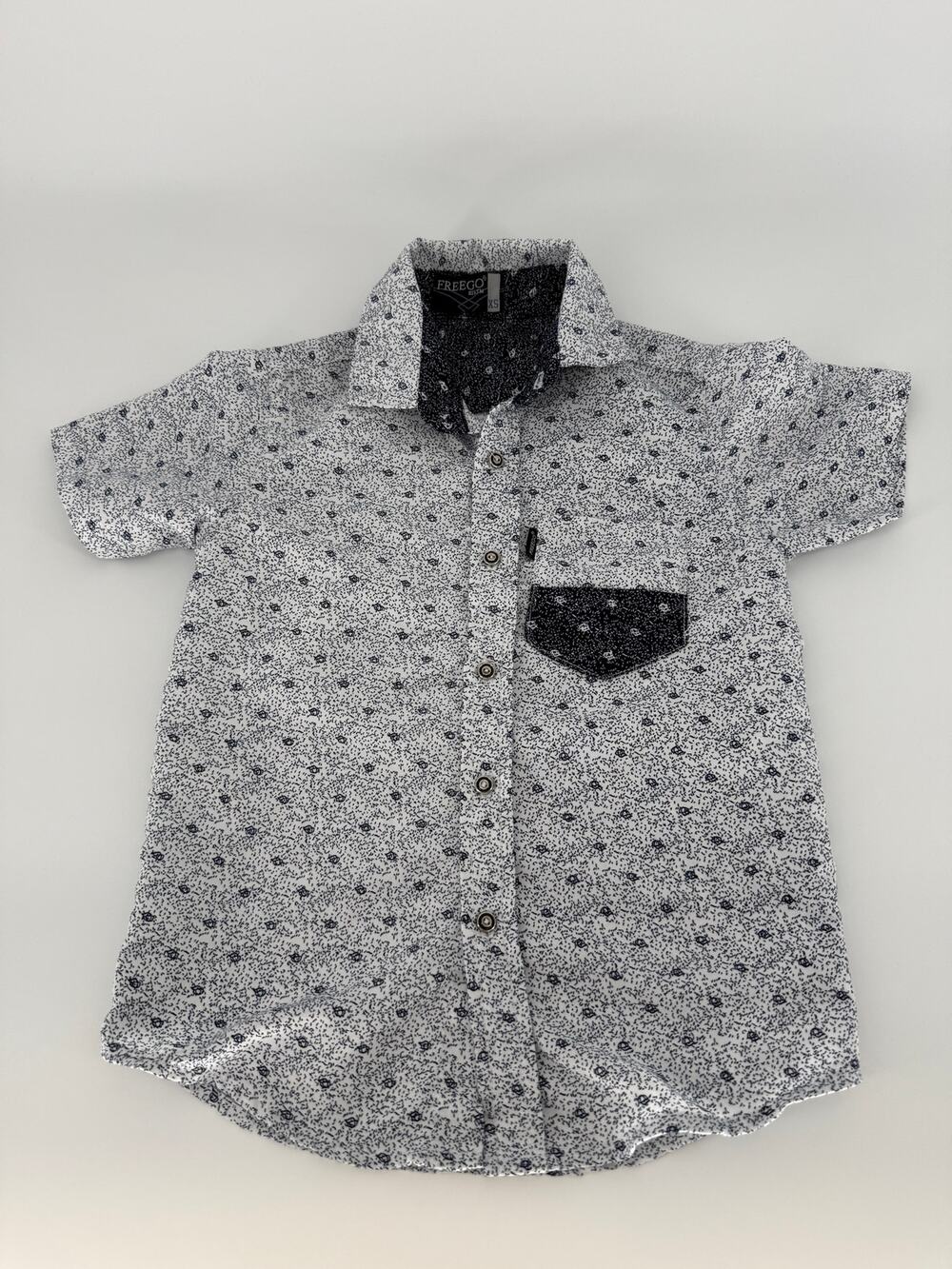 Freego Boys Button Up Shirt XS White Blue Print Short Sleeve Casual Collared